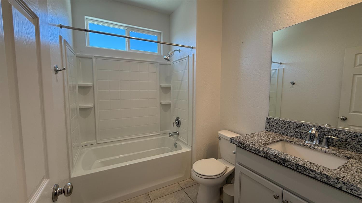 2044 Edward St, Los Banos, CA 93635