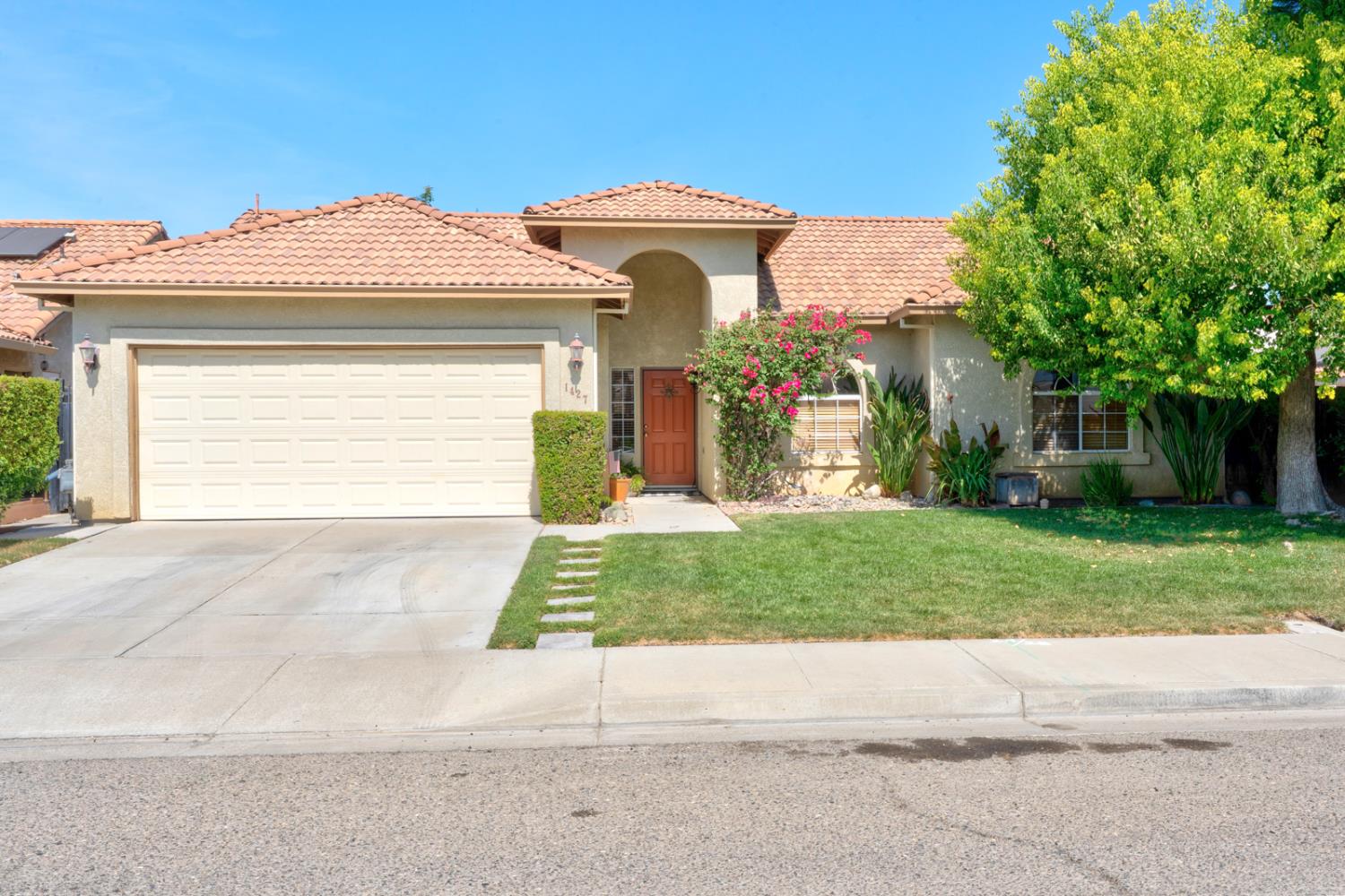 1427 Via Fraga, Gustine, CA 95322