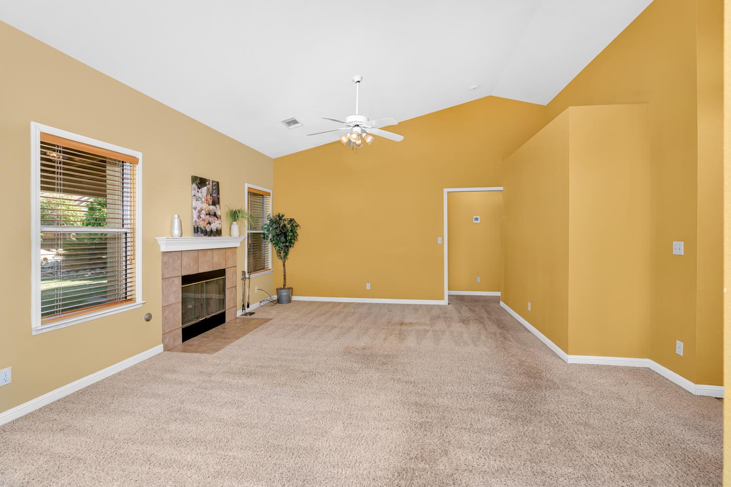 1427 Via Fraga, Gustine, CA 95322