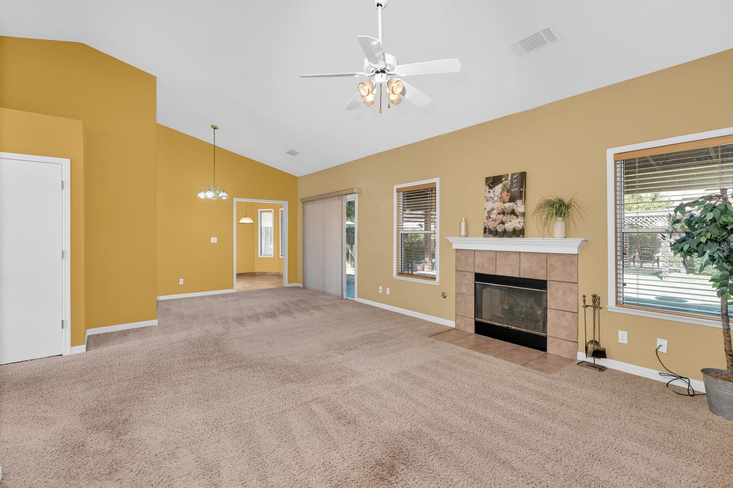 1427 Via Fraga, Gustine, CA 95322