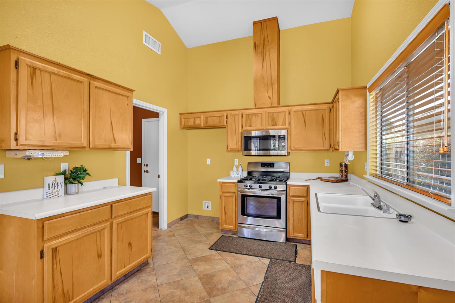 1427 Via Fraga, Gustine, CA 95322