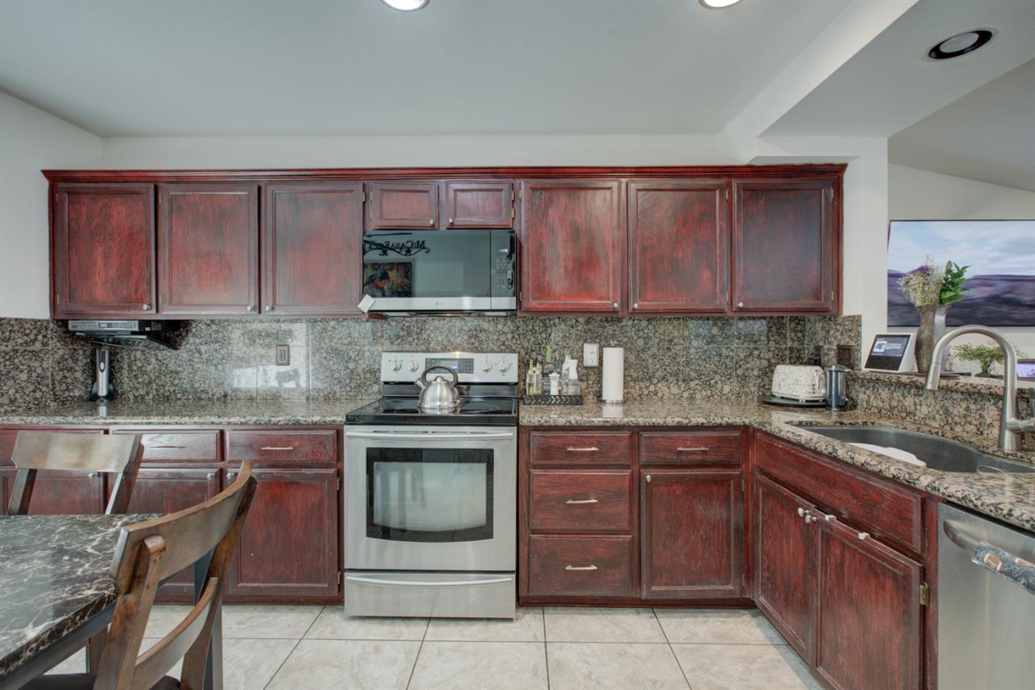 12123 Fearl Dr, Waterford, CA 95386