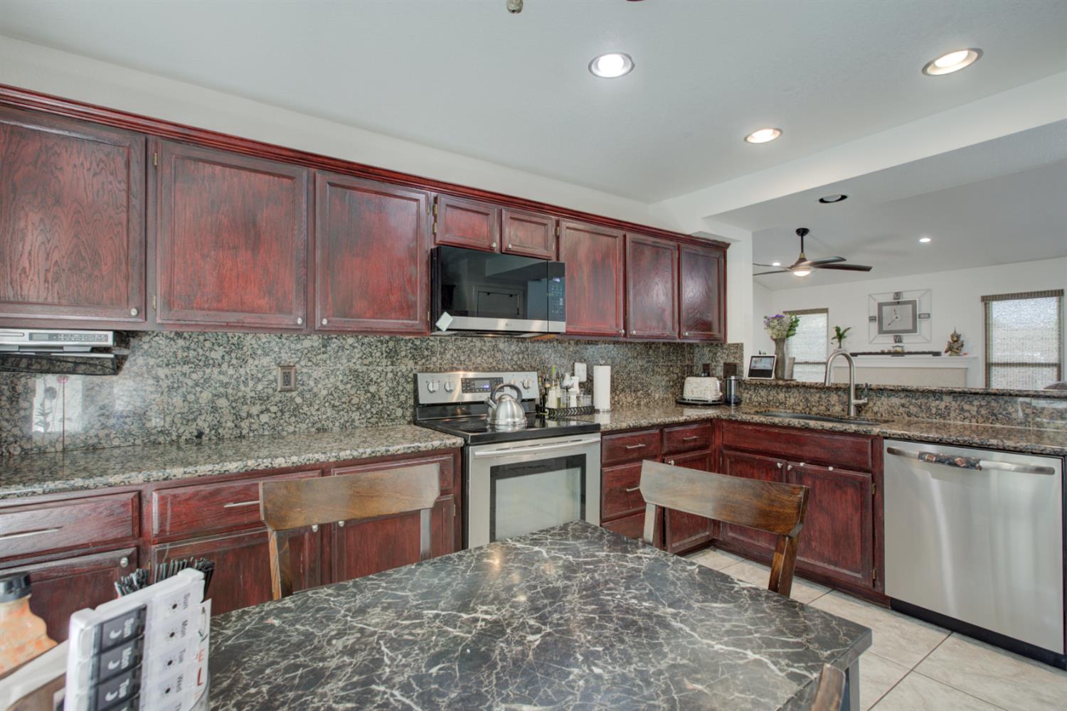 12123 Fearl Dr, Waterford, CA 95386