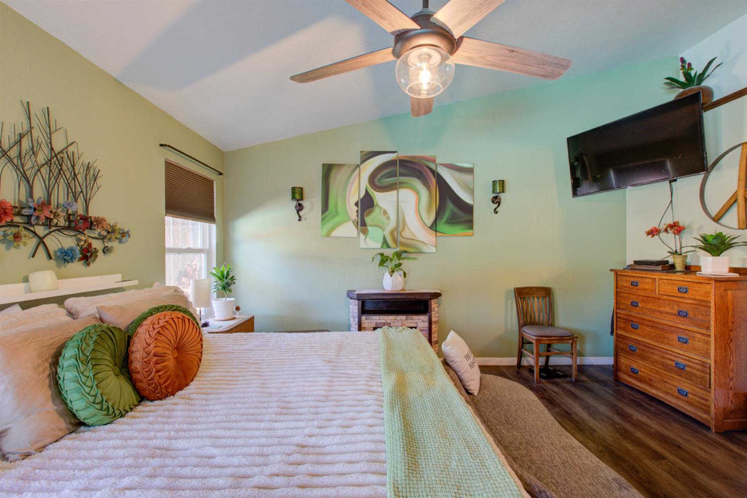 12123 Fearl Dr, Waterford, CA 95386