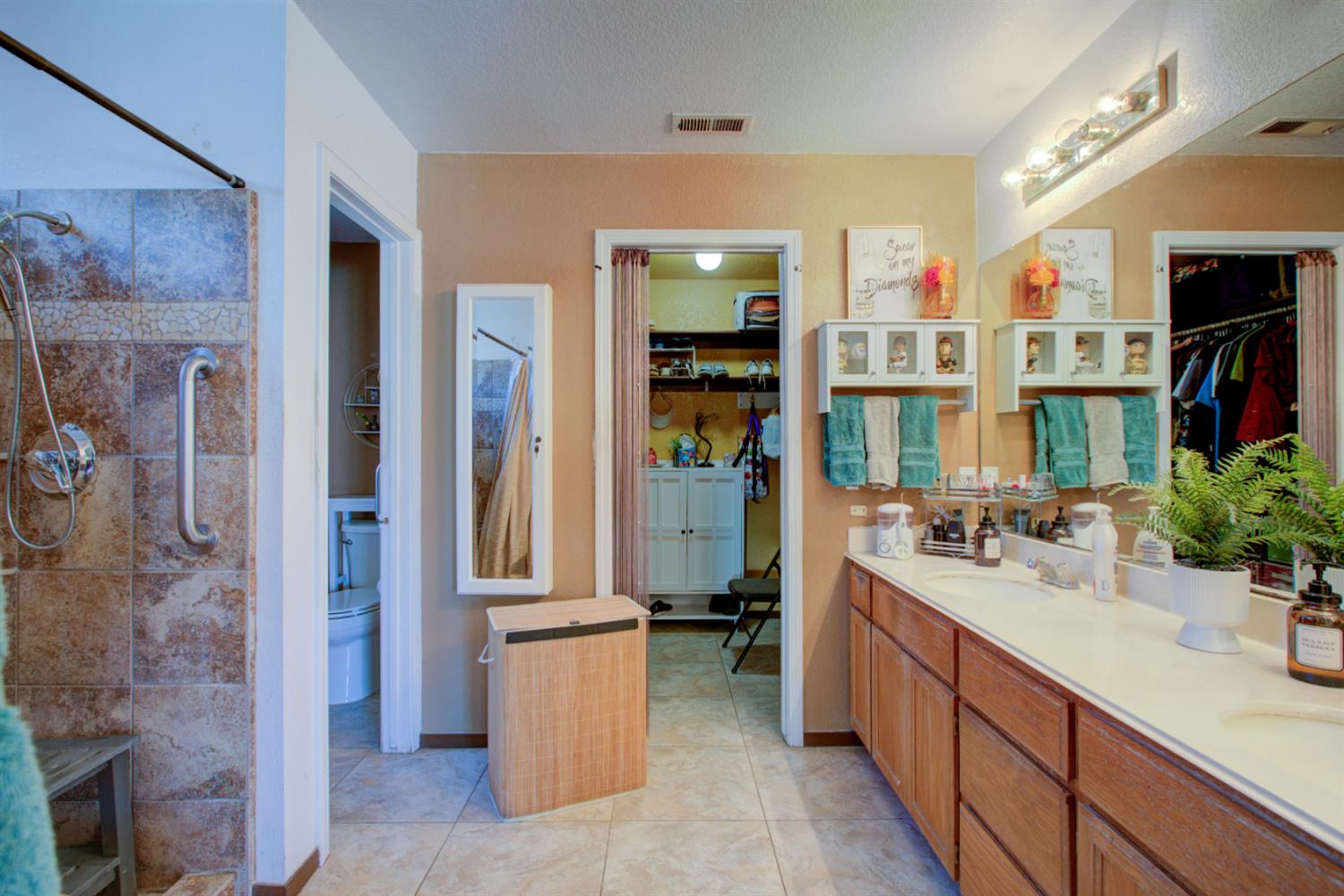 12123 Fearl Dr, Waterford, CA 95386
