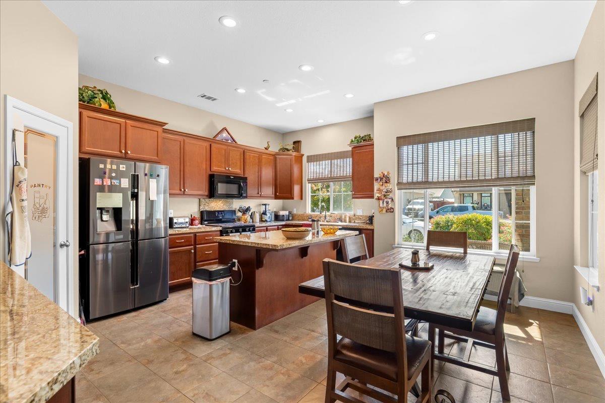 1981 Salvador Way, Manteca, CA 95336