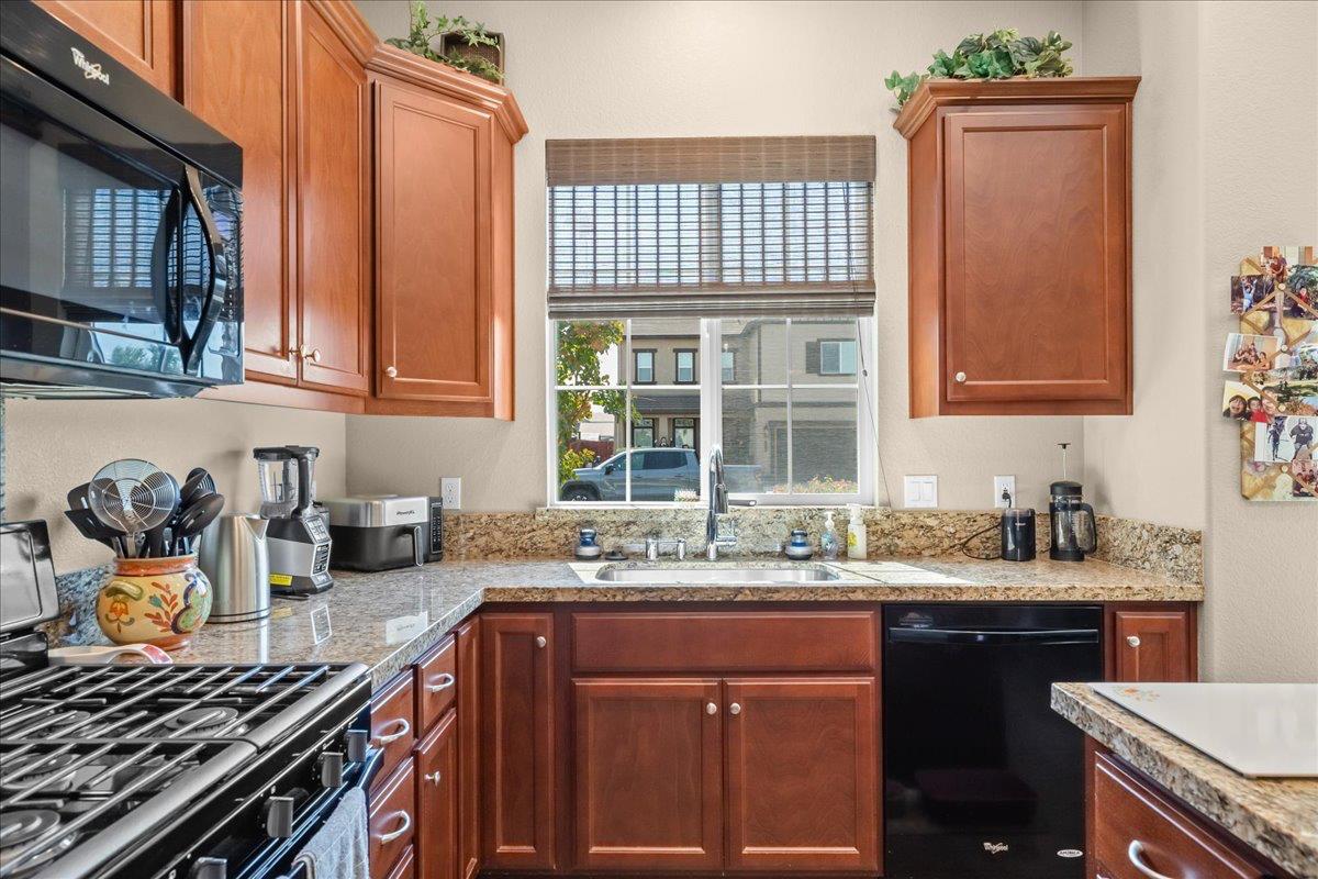 1981 Salvador Way, Manteca, CA 95336