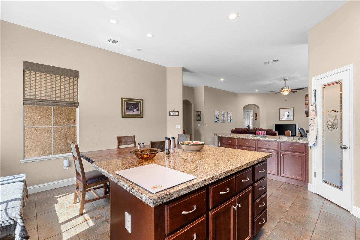 1981 Salvador Way, Manteca, CA 95336