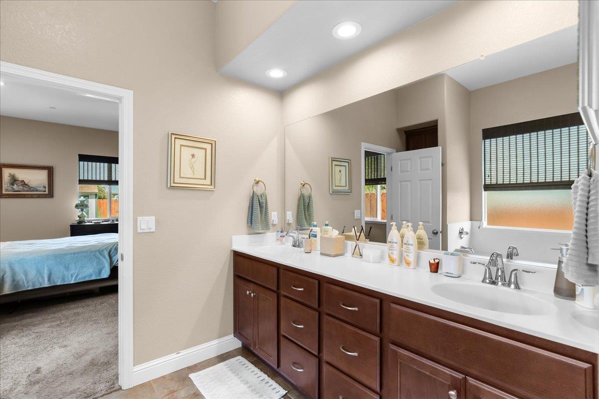 1981 Salvador Way, Manteca, CA 95336
