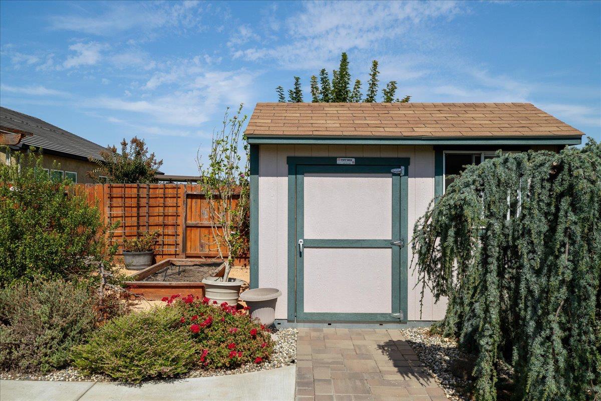1981 Salvador Way, Manteca, CA 95336