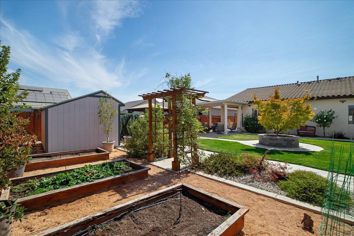 1981 Salvador Way, Manteca, CA 95336