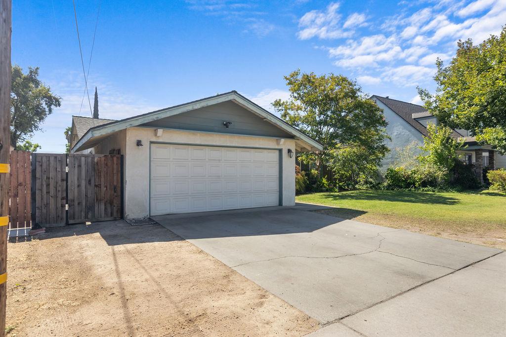 1018 Huntington Dr, Modesto, CA 95350