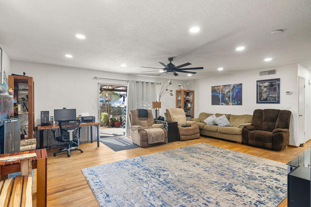 1018 Huntington Dr, Modesto, CA 95350