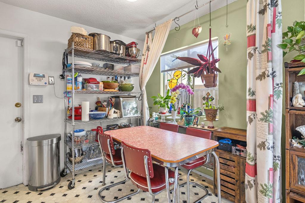 1018 Huntington Dr, Modesto, CA 95350