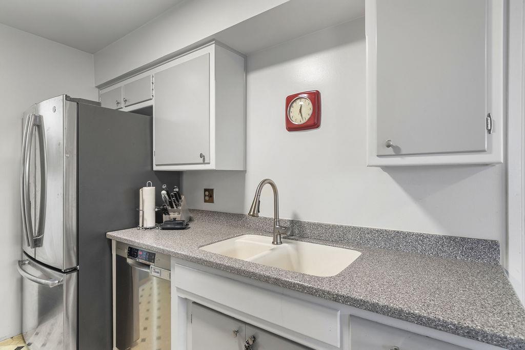 1018 Huntington Dr, Modesto, CA 95350