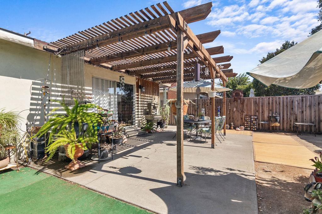 1018 Huntington Dr, Modesto, CA 95350