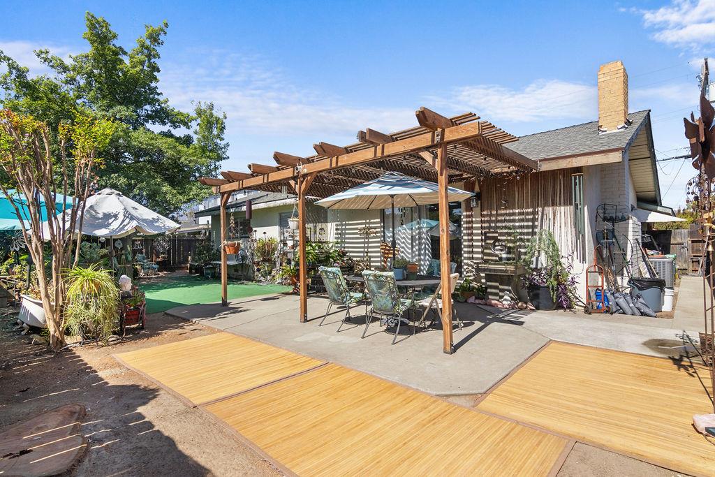 1018 Huntington Dr, Modesto, CA 95350