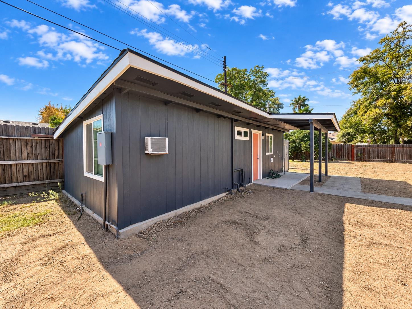141 W Ashlan Ave, Fresno, CA 93705