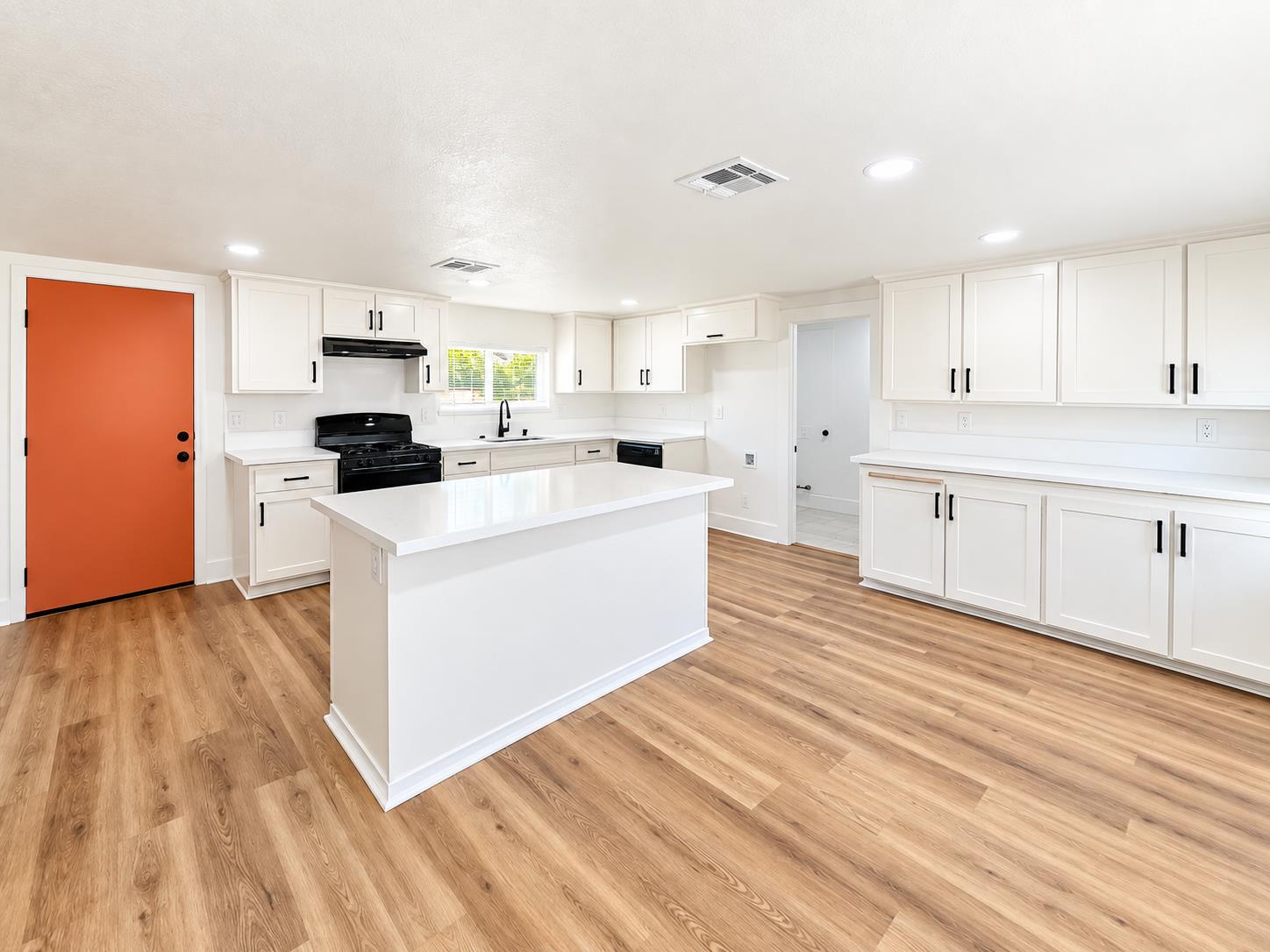 141 W Ashlan Ave, Fresno, CA 93705