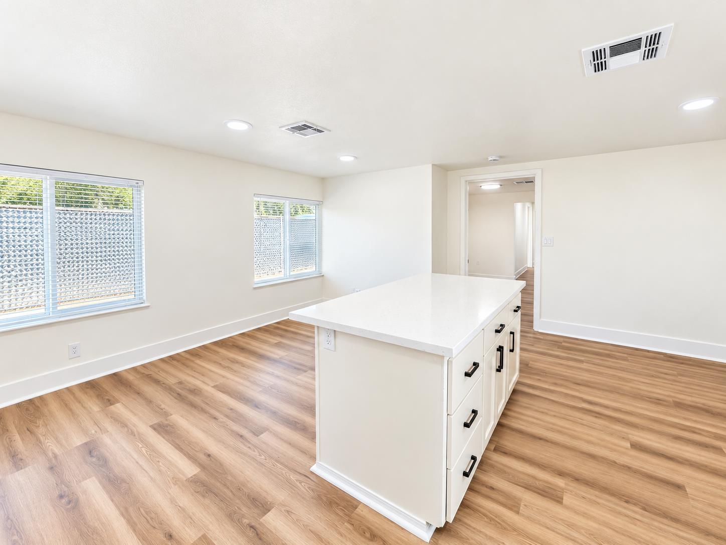 141 W Ashlan Ave, Fresno, CA 93705