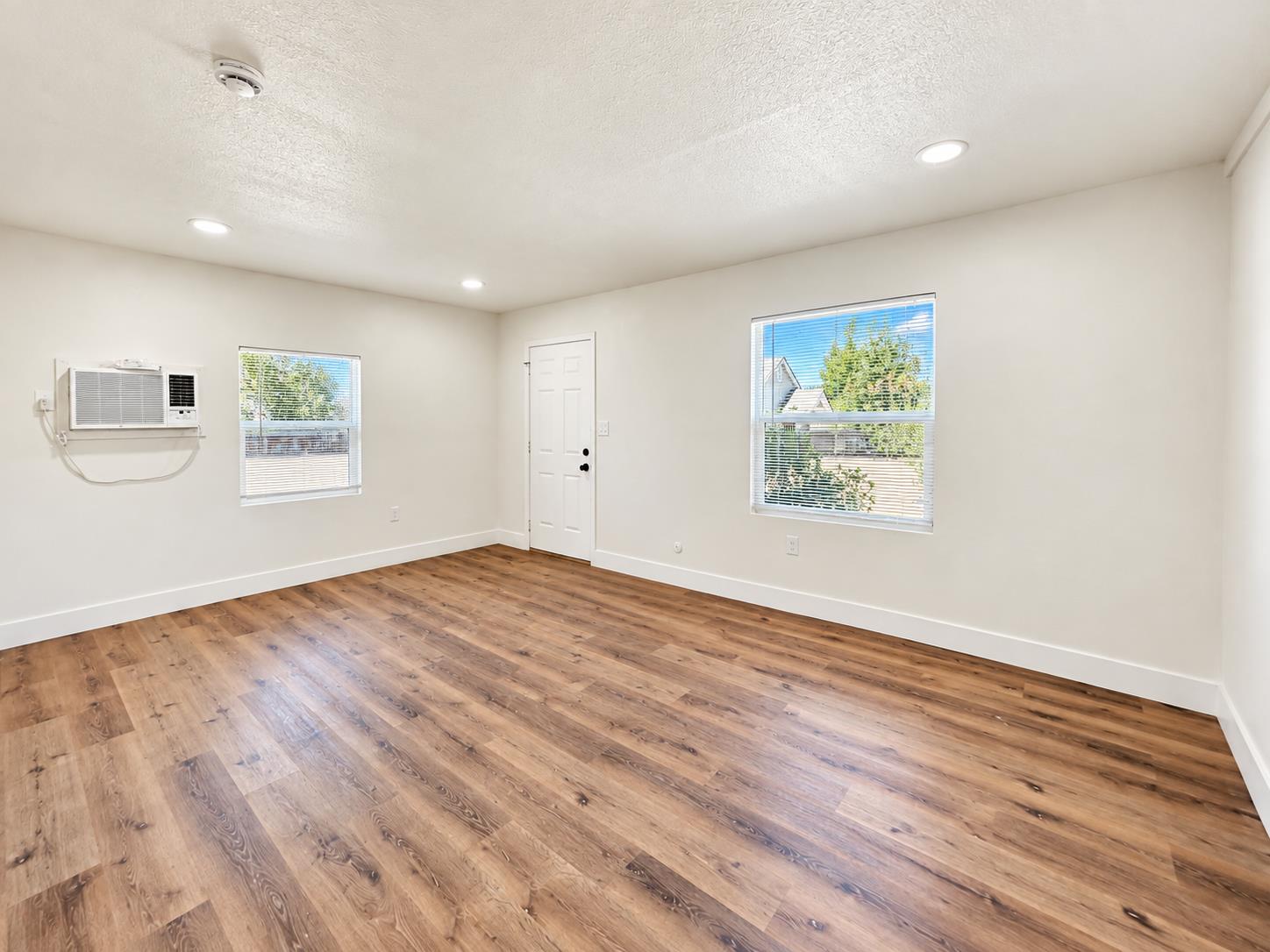 141 W Ashlan Ave, Fresno, CA 93705