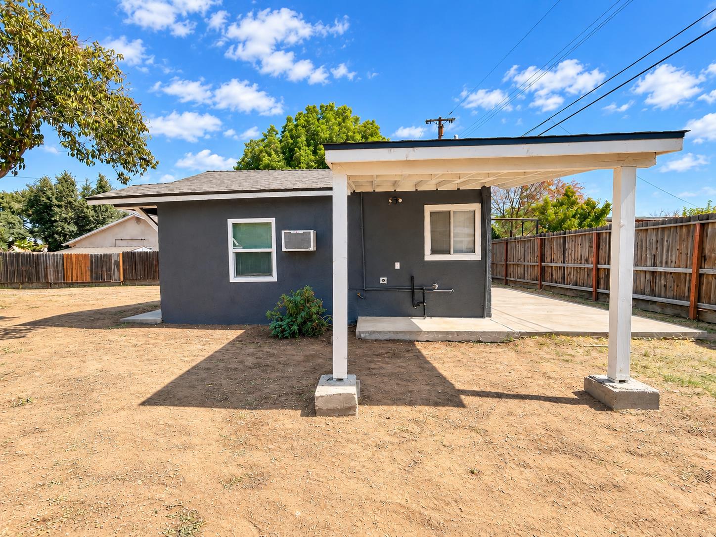 141 W Ashlan Ave, Fresno, CA 93705
