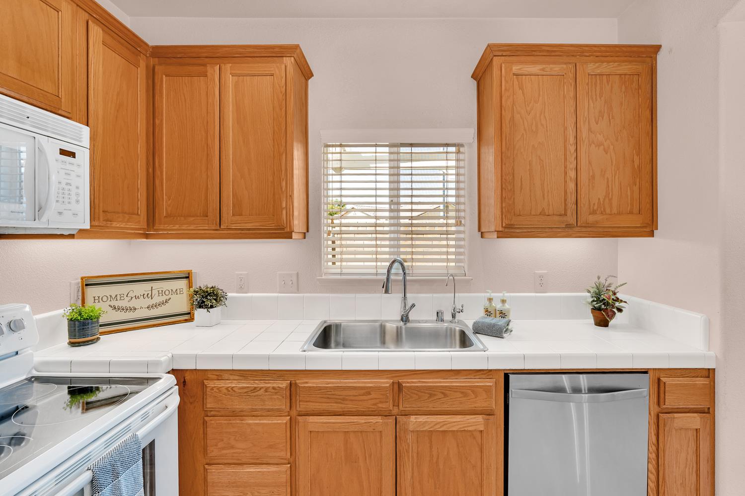 2957 La Vina Cir, Los Banos, CA 93635