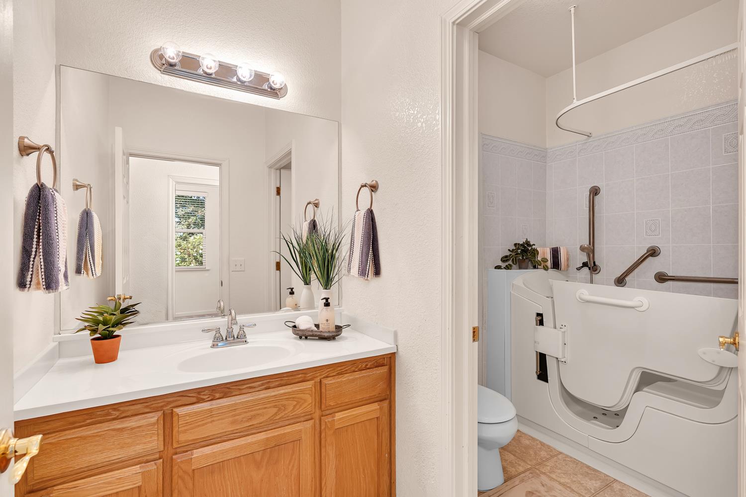 2957 La Vina Cir, Los Banos, CA 93635