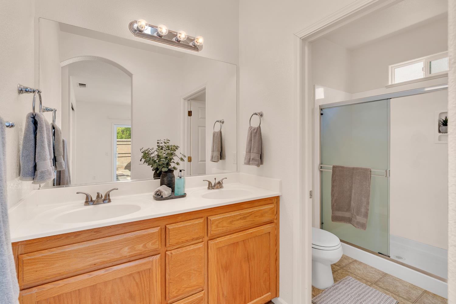 2957 La Vina Cir, Los Banos, CA 93635