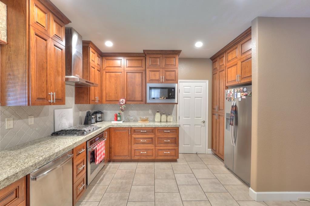 1528 Rose Garden Ct, Modesto, CA 95356
