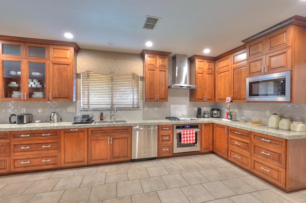 1528 Rose Garden Ct, Modesto, CA 95356