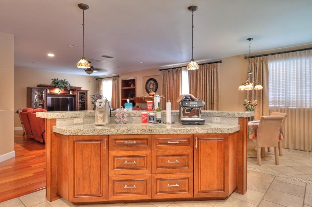 1528 Rose Garden Ct, Modesto, CA 95356