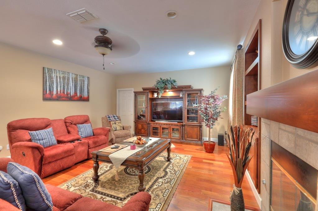1528 Rose Garden Ct, Modesto, CA 95356