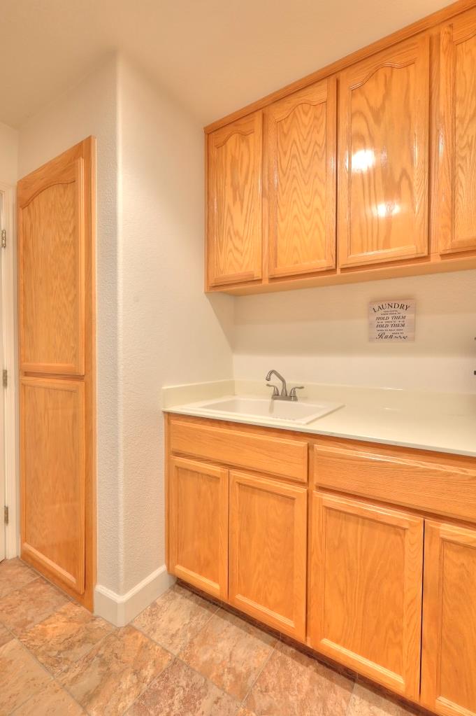 1528 Rose Garden Ct, Modesto, CA 95356