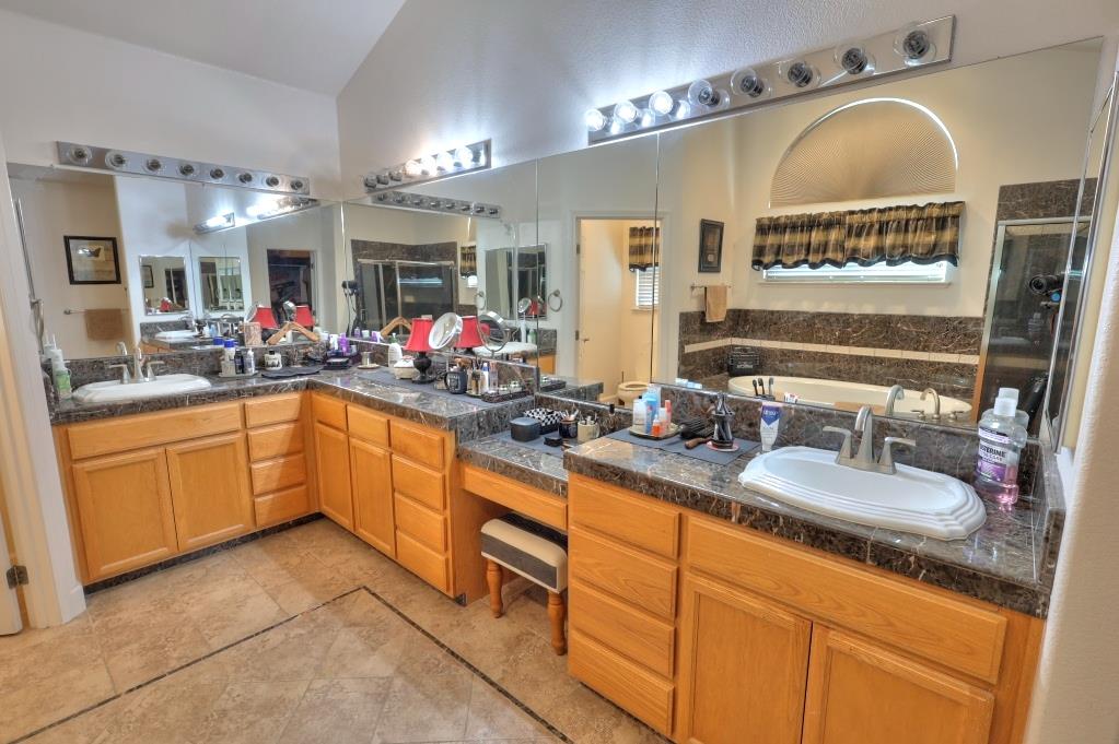 1528 Rose Garden Ct, Modesto, CA 95356