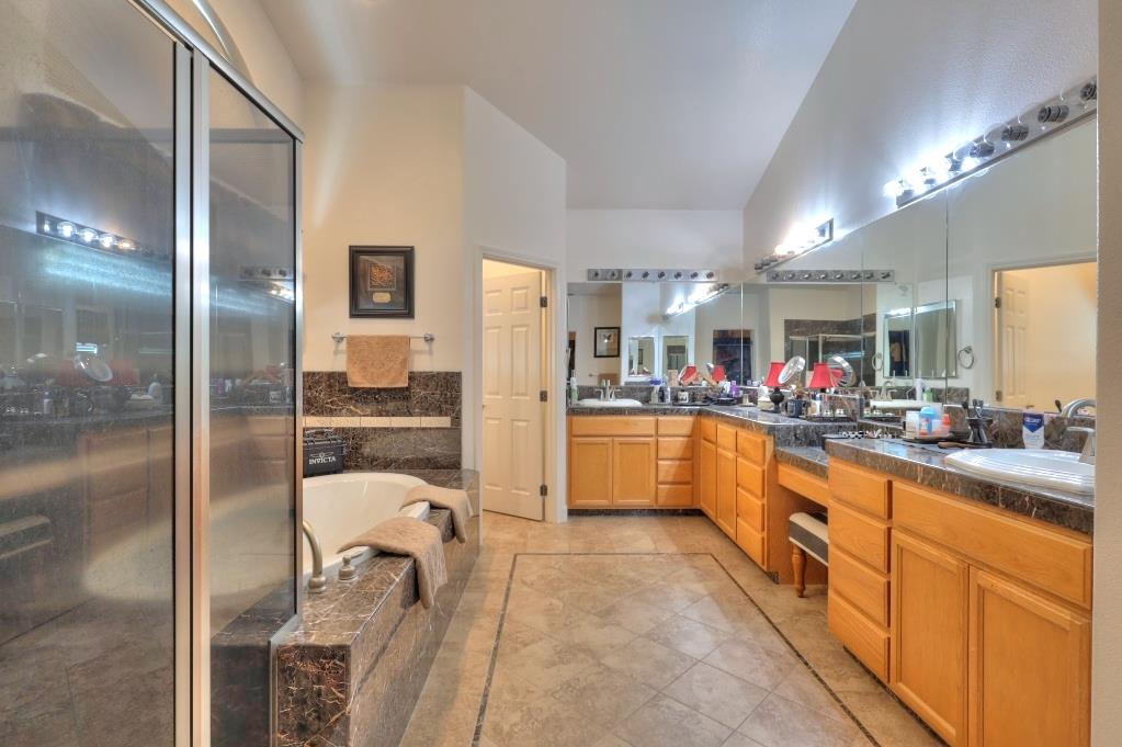 1528 Rose Garden Ct, Modesto, CA 95356
