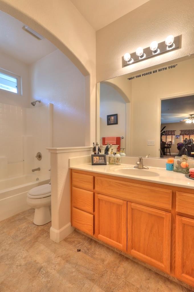 1528 Rose Garden Ct, Modesto, CA 95356