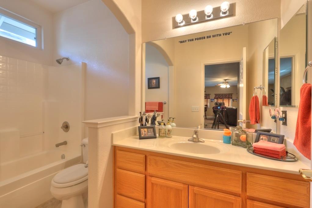 1528 Rose Garden Ct, Modesto, CA 95356