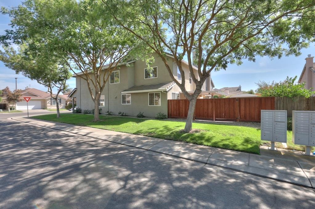 1528 Rose Garden Ct, Modesto, CA 95356