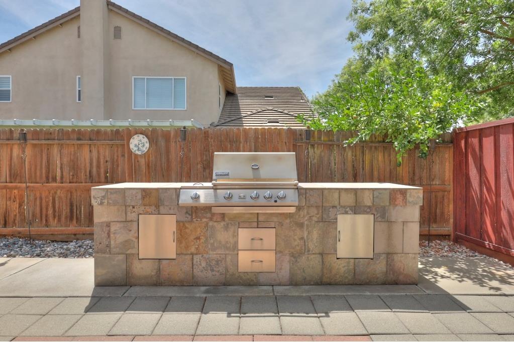 1528 Rose Garden Ct, Modesto, CA 95356