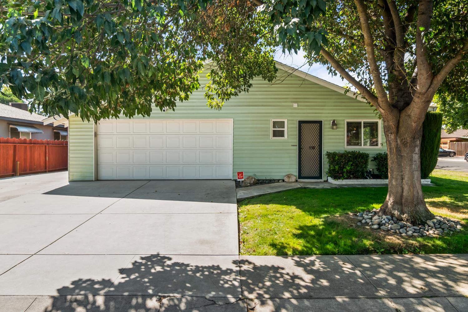 1310 Del Vale Ave, Modesto, CA 95350