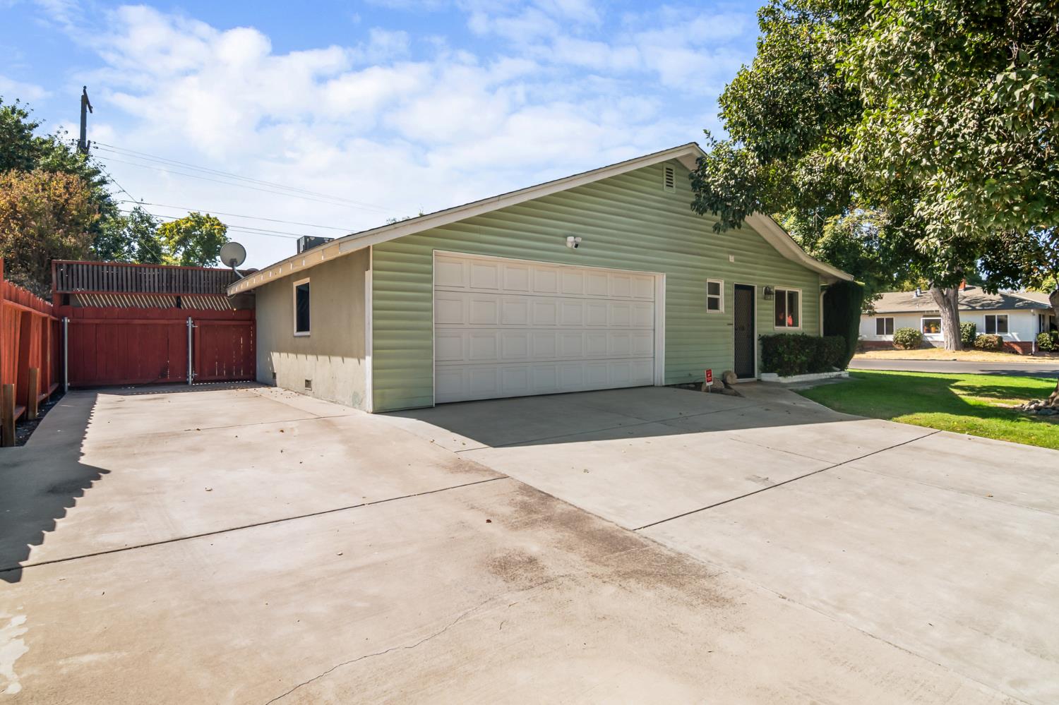 1310 Del Vale Ave, Modesto, CA 95350