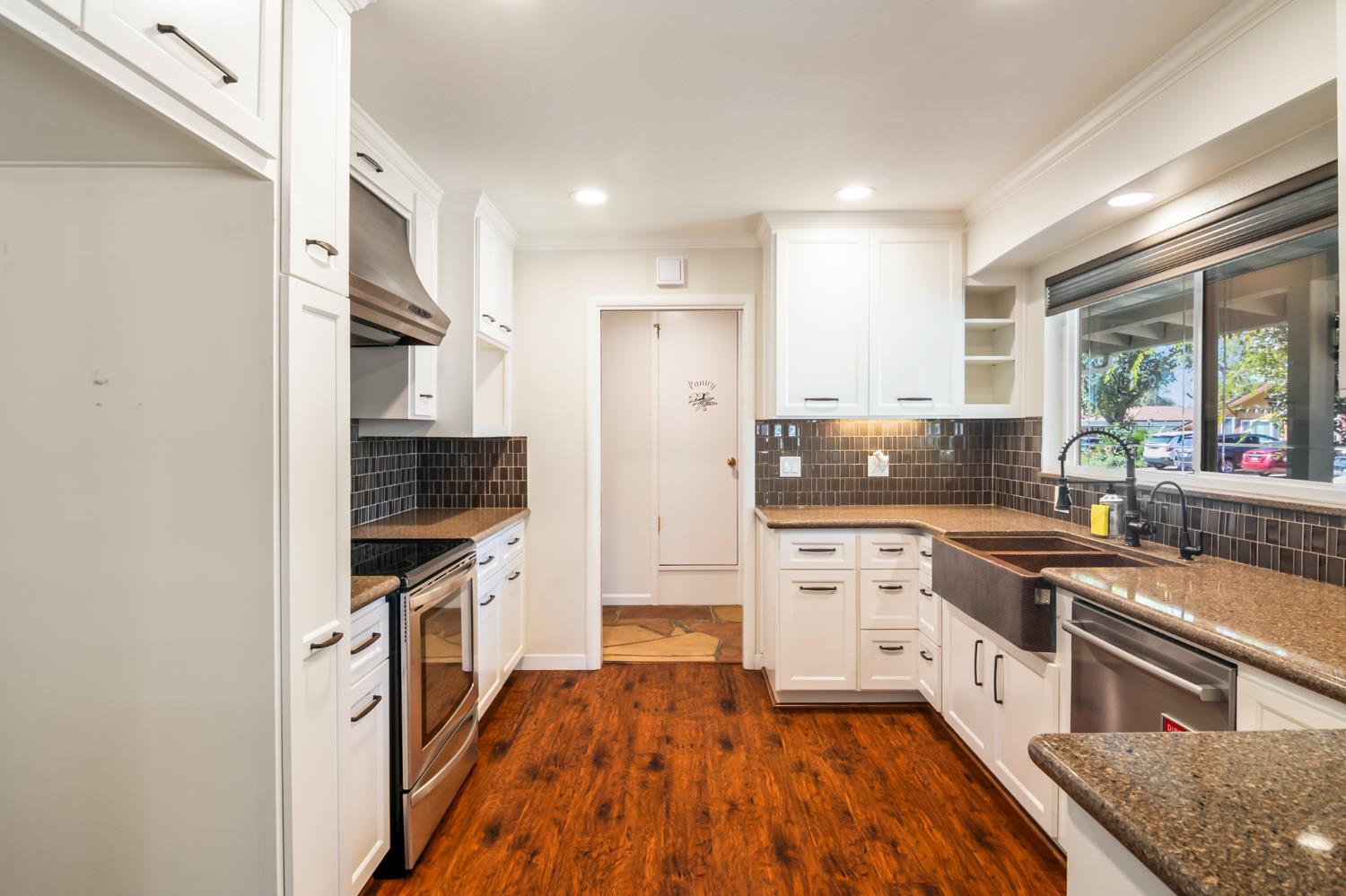 1310 Del Vale Ave, Modesto, CA 95350