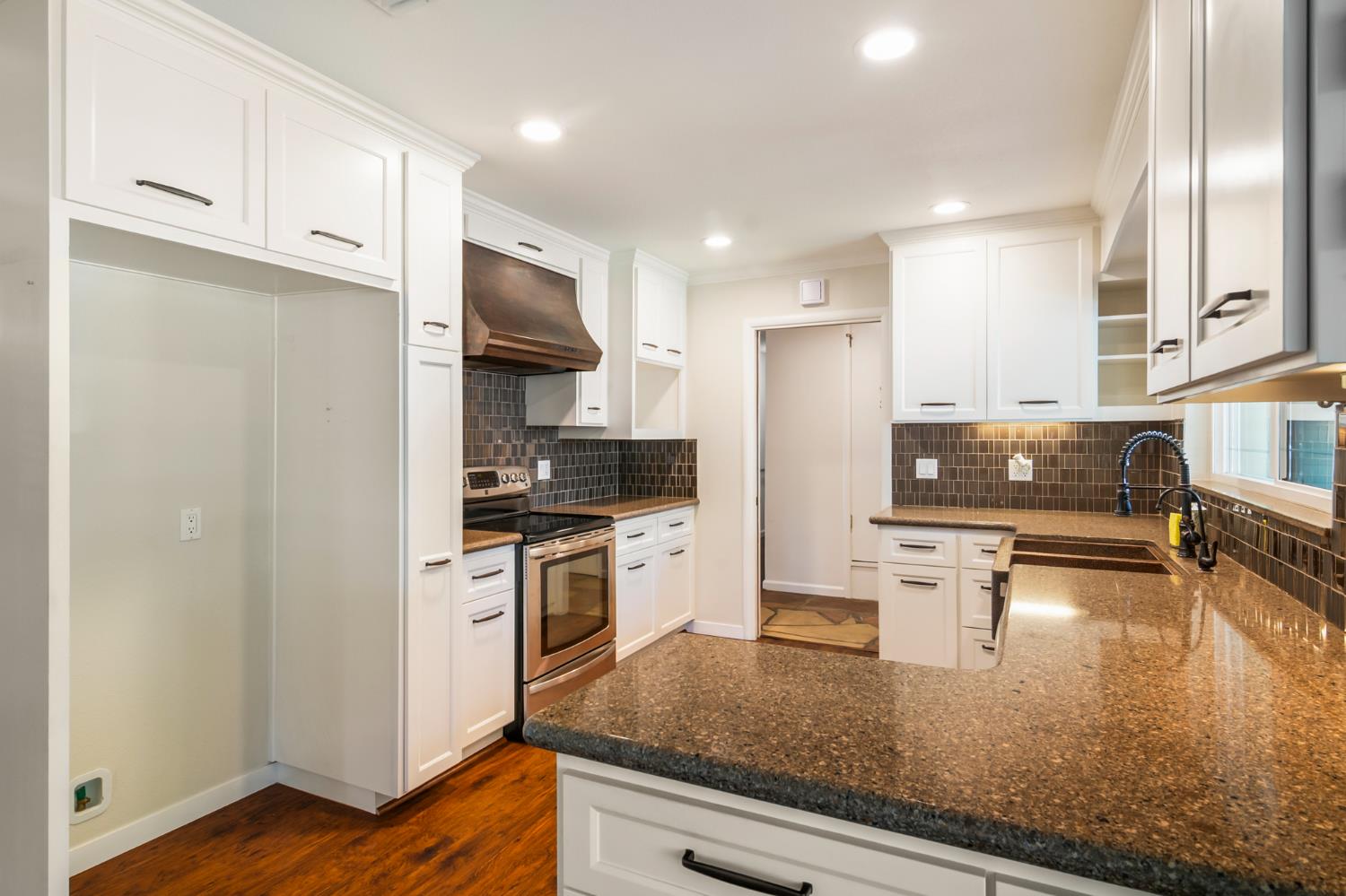 1310 Del Vale Ave, Modesto, CA 95350