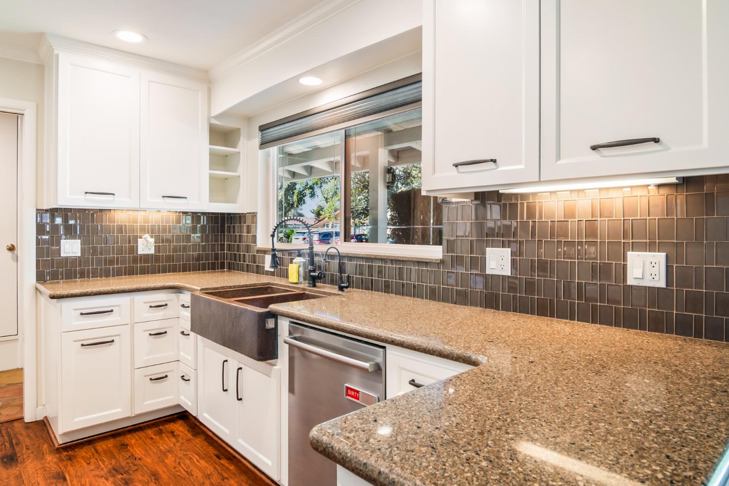1310 Del Vale Ave, Modesto, CA 95350