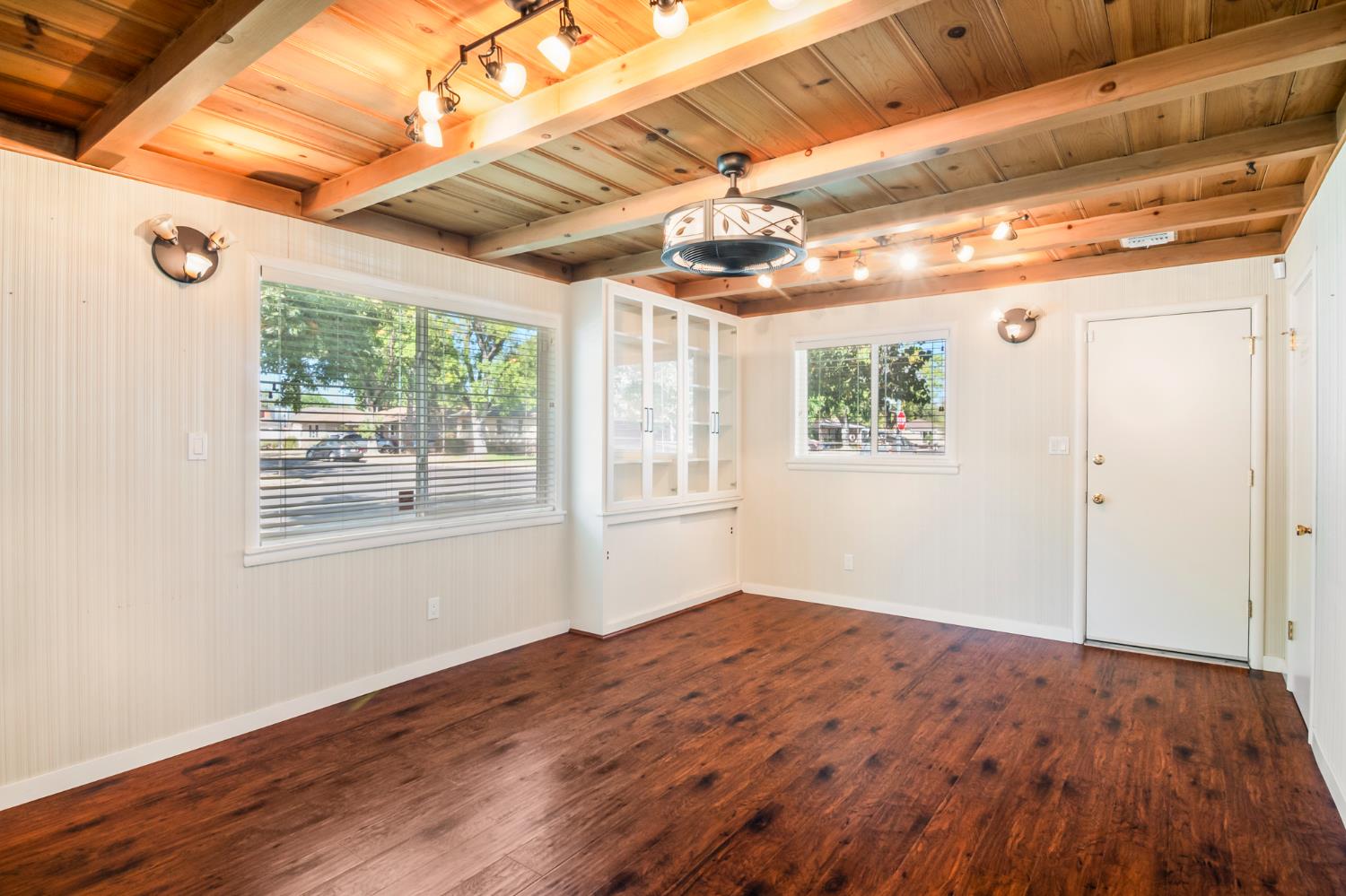 1310 Del Vale Ave, Modesto, CA 95350