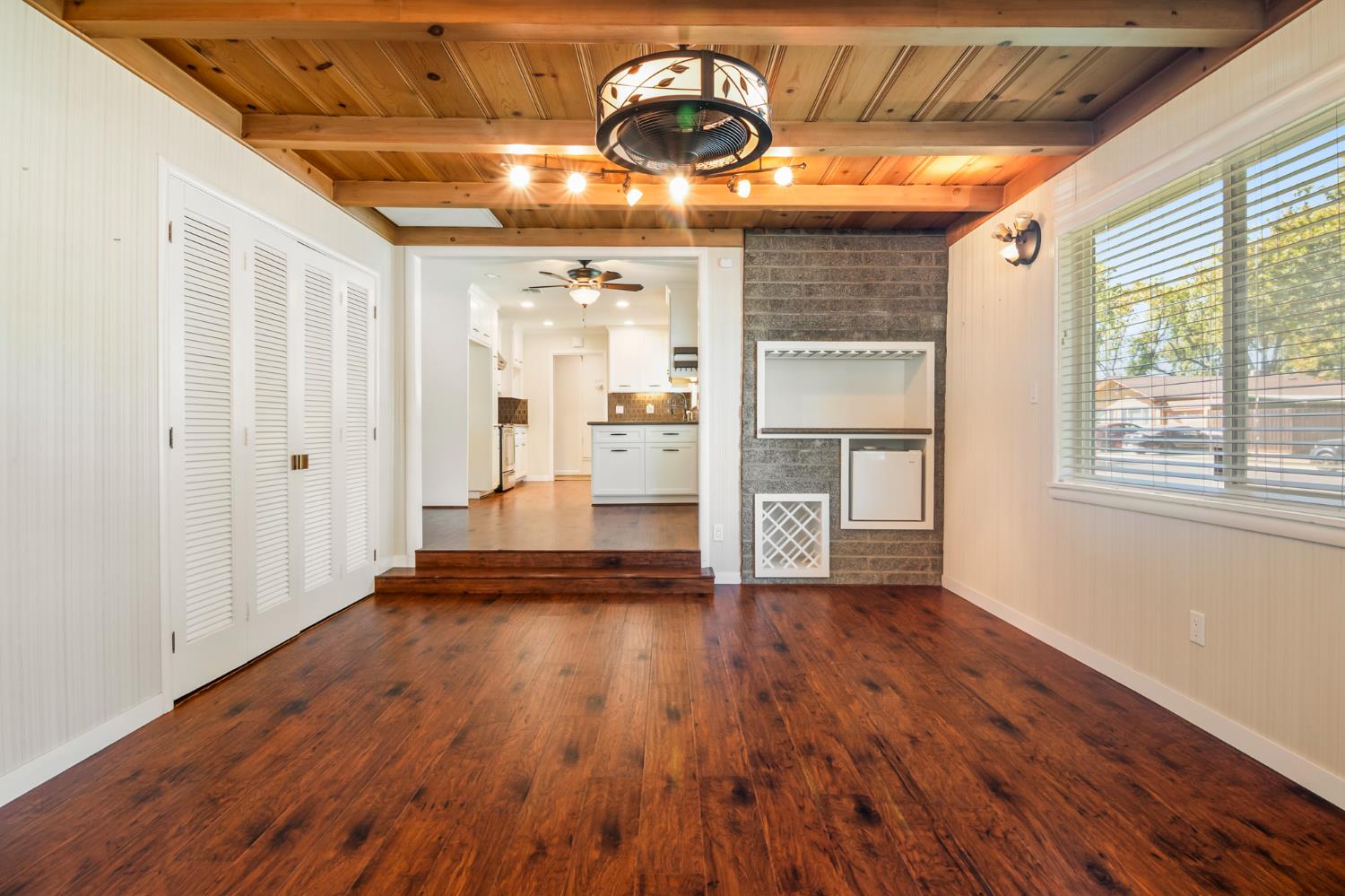 1310 Del Vale Ave, Modesto, CA 95350