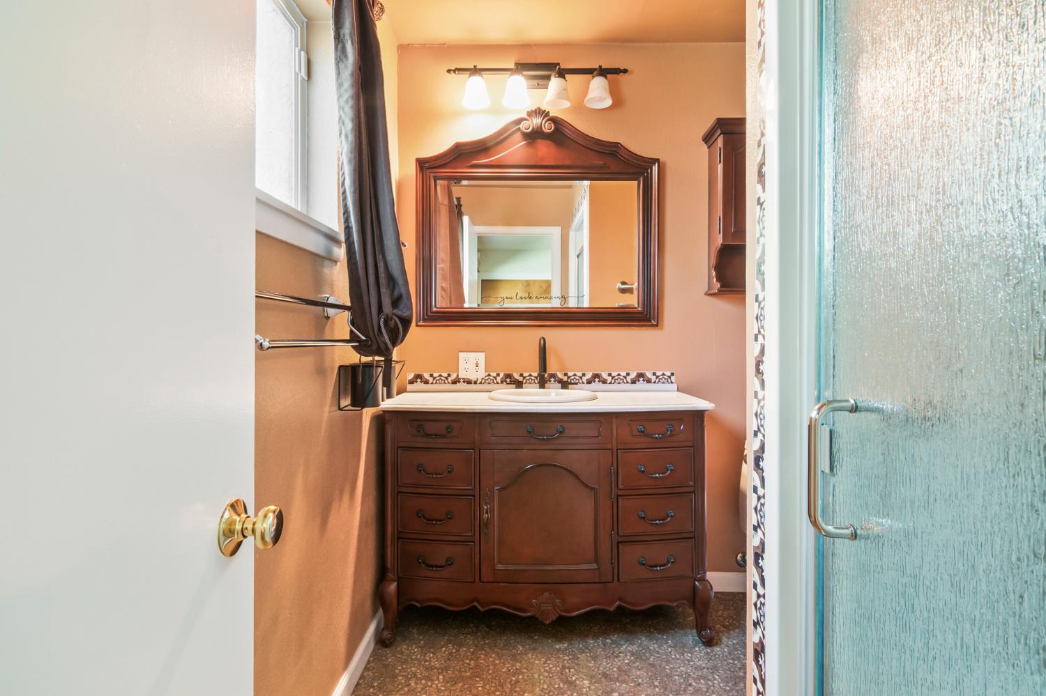 1310 Del Vale Ave, Modesto, CA 95350
