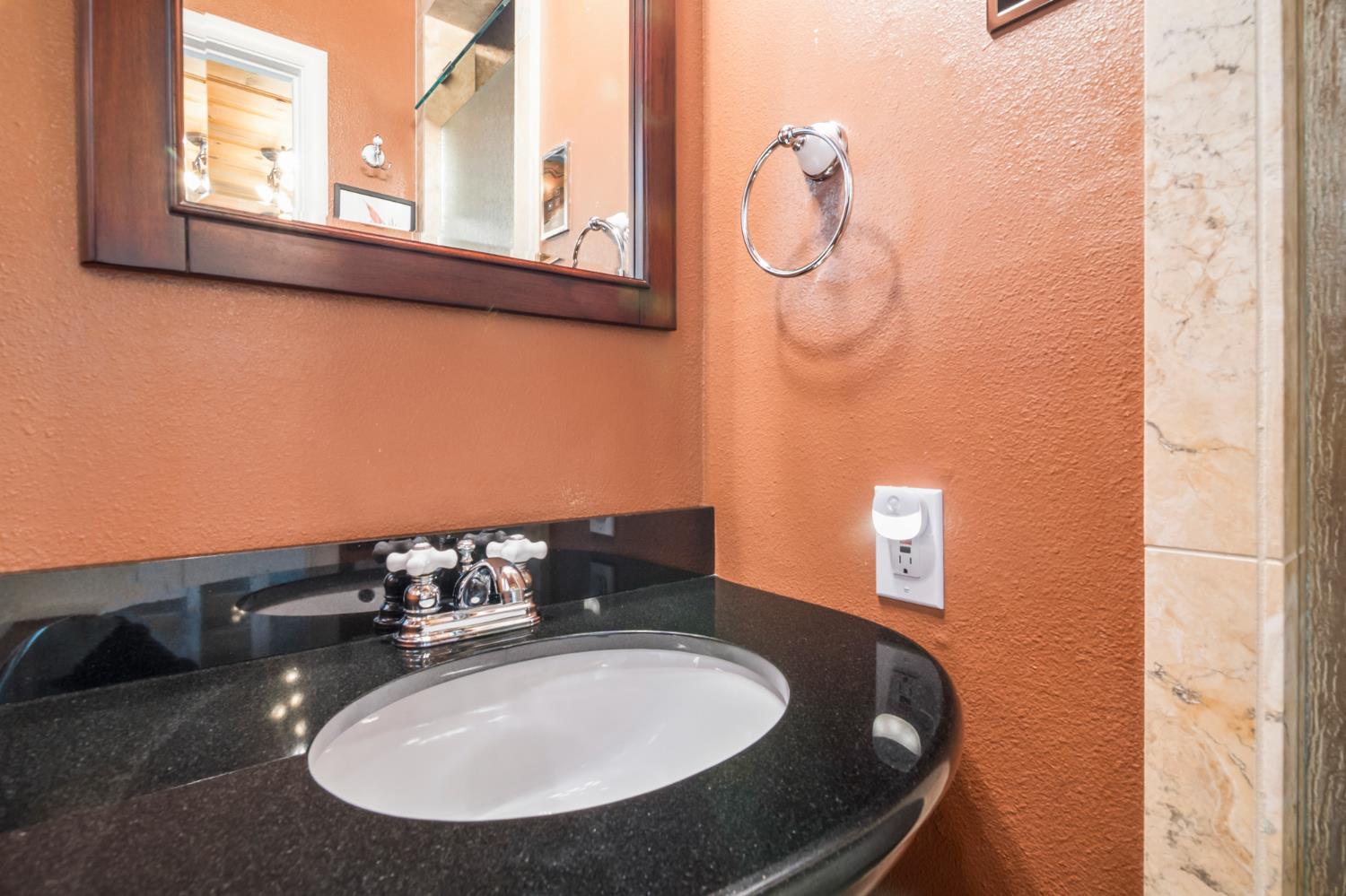 1310 Del Vale Ave, Modesto, CA 95350