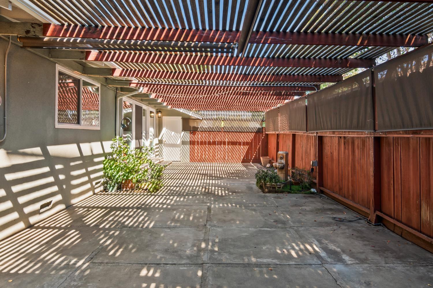 1310 Del Vale Ave, Modesto, CA 95350